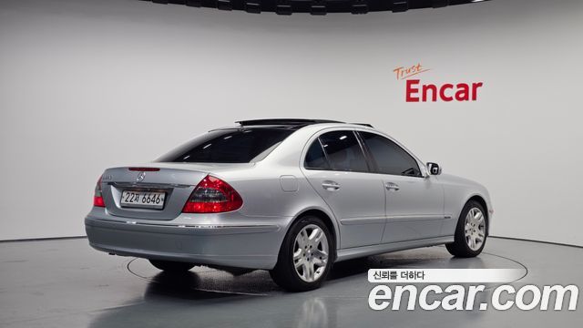 Mercedes-Benz E-Class 2007 thumb 3
