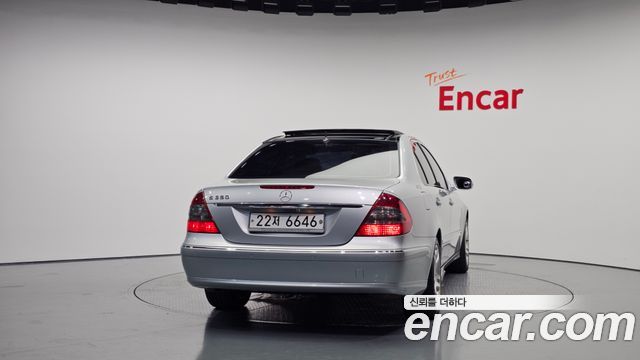 Mercedes-Benz E-Class 2007 thumb 5