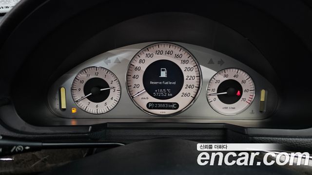 Mercedes-Benz E-Class 2007 thumb 9