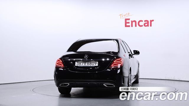 Mercedes-Benz C-Class 2017 thumb 5