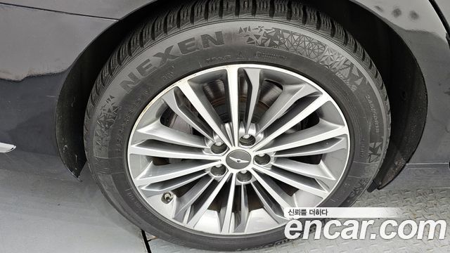 Genesis G90 2016 thumb 5