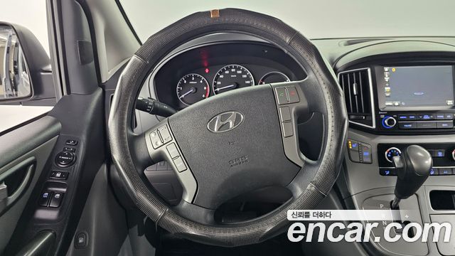 Hyundai Starex 2017 thumb 10