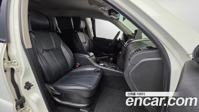 SsangYong Rexton 2013 thumb 10