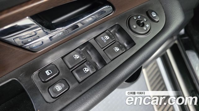 SsangYong Rexton 2013 thumb 11