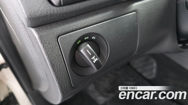SsangYong Rexton 2013 thumb 12