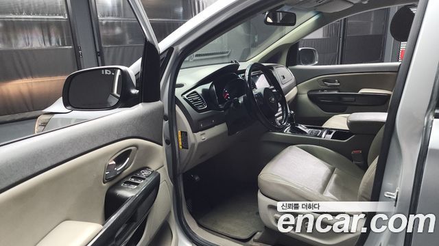 Kia Carnival 2014 thumb 10