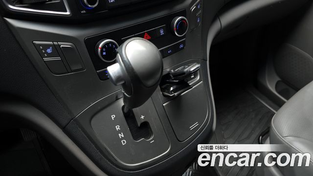 Hyundai Starex 2017 thumb 10
