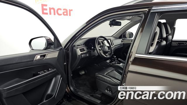 SsangYong Rexton 2018 thumb 10