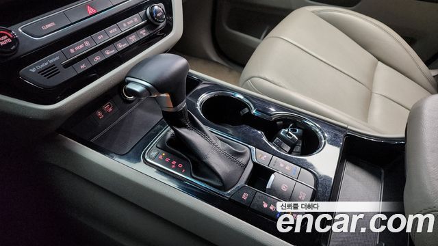 Kia Carnival 2019 thumb 10