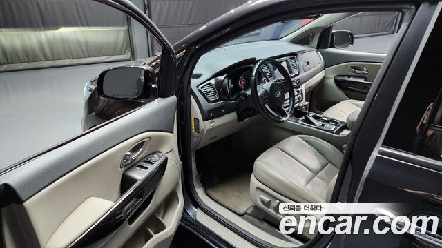 Kia Carnival 2019 thumb 11