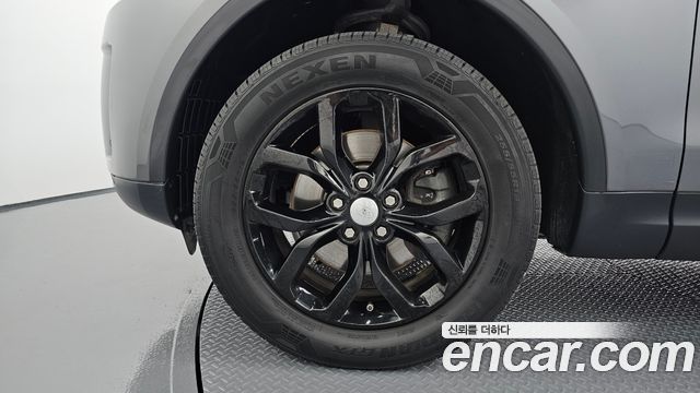 Land Rover Discovery 2018 thumb 6