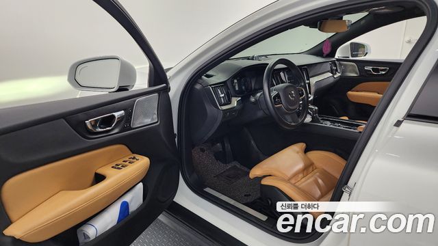 Volvo V60 2020 thumb 11