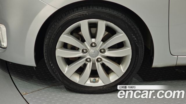 Kia Carens 2013 thumb 5