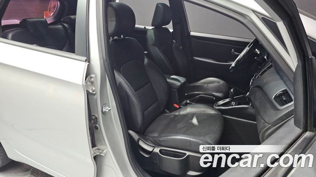 Kia Carens 2013 thumb 11