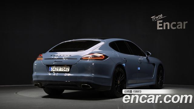 Porsche Panamera 2011 thumb 3