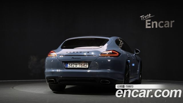Porsche Panamera 2011 thumb 5