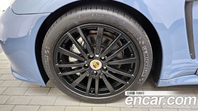 Porsche Panamera 2011 thumb 6