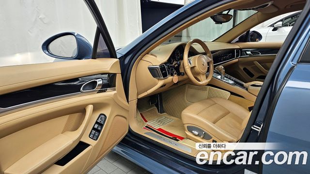 Porsche Panamera 2011 thumb 10