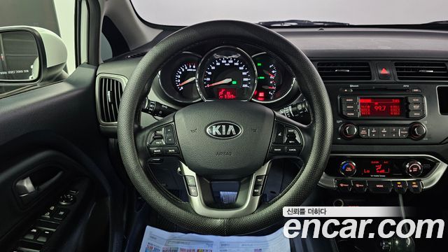 Kia Pride 2013 thumb 11