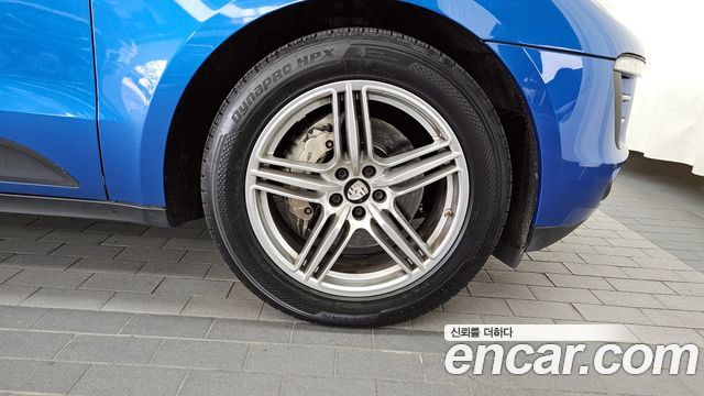 Porsche Macan 2015 thumb 6