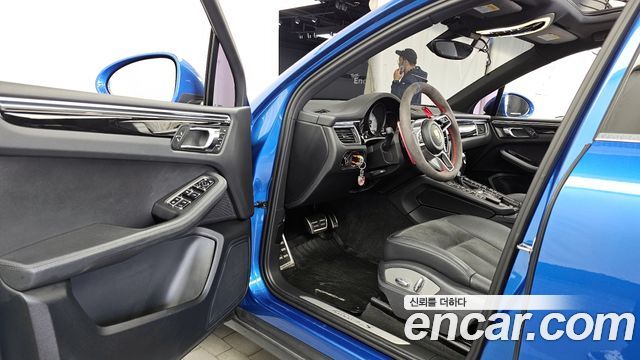 Porsche Macan 2015 thumb 11