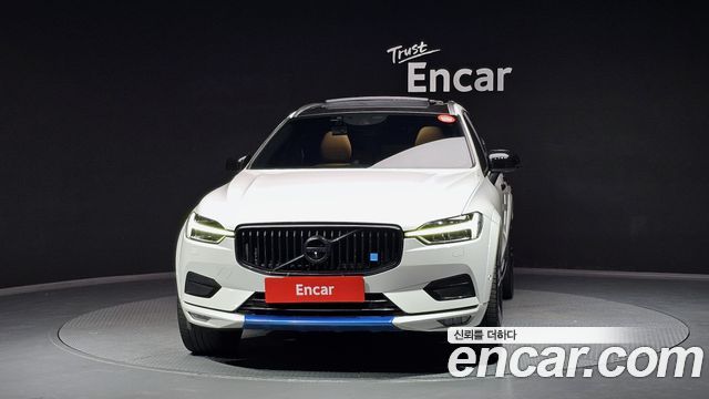 Volvo XC60 2017 thumb 4