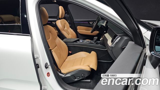 Volvo XC60 2017 thumb 10