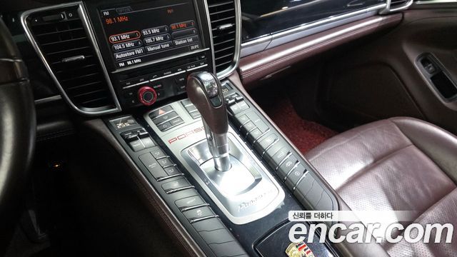 Porsche Panamera 2012 thumb 9