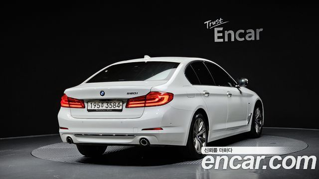 BMW 5 серии 2018 thumb 3