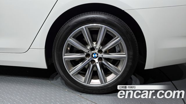 BMW 5 серии 2018 thumb 5