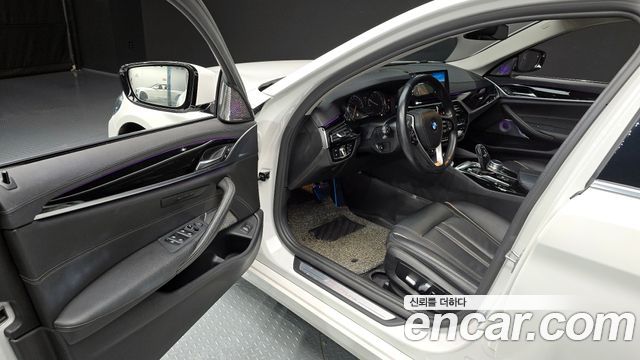 BMW 5 серии 2018 thumb 10