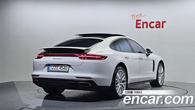 Porsche Panamera 2020 thumb 3