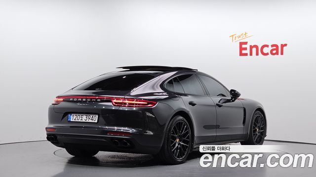 Porsche Panamera 2018 thumb 3