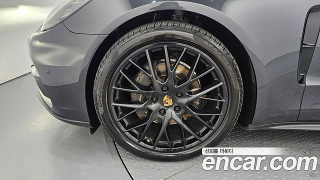Porsche Panamera 2018 thumb 6