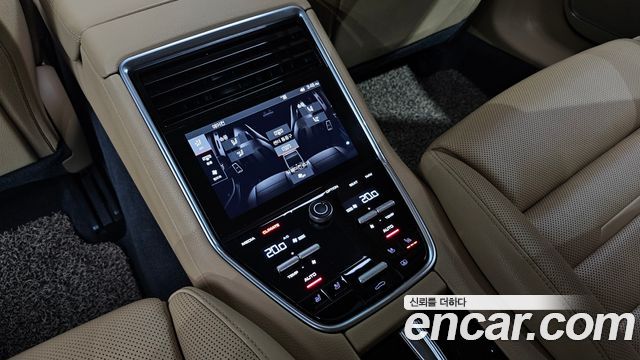 Porsche Panamera 2018 thumb 11