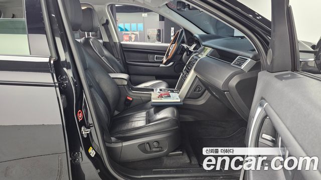 Land Rover Discovery Sport 2017 thumb 12