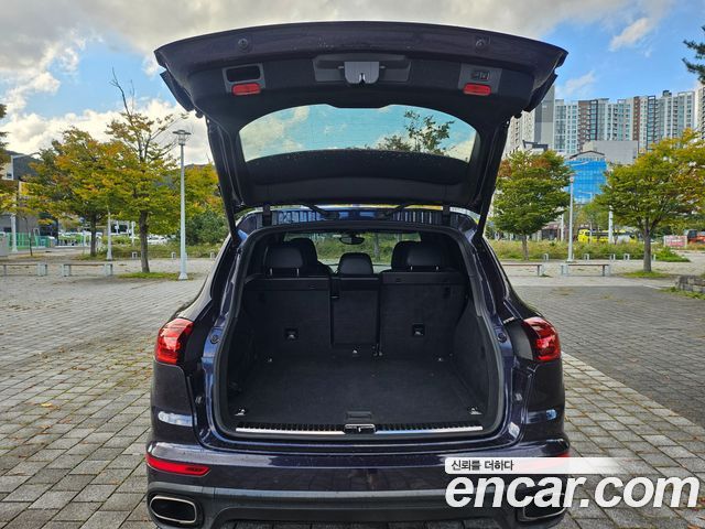 Porsche Cayenne 2018 thumb 9