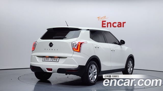 SsangYong Tivoli 2015 thumb 3