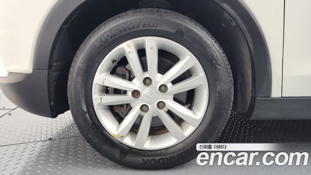 SsangYong Tivoli 2015 thumb 6