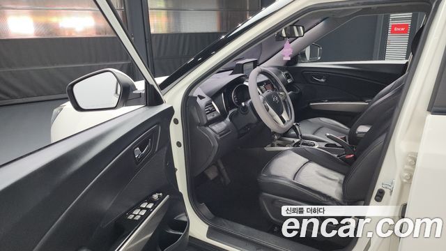 SsangYong Tivoli 2015 thumb 10