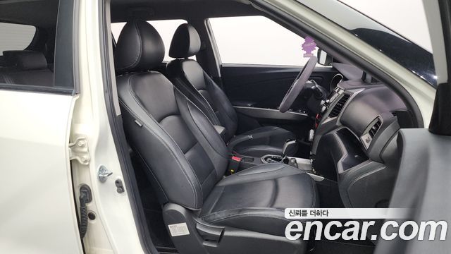 SsangYong Tivoli 2015 thumb 12
