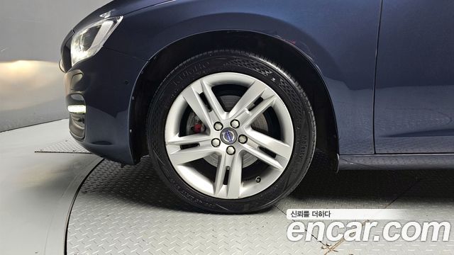 Volvo S60 2015 thumb 6