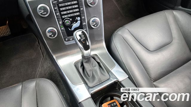 Volvo S60 2015 thumb 10