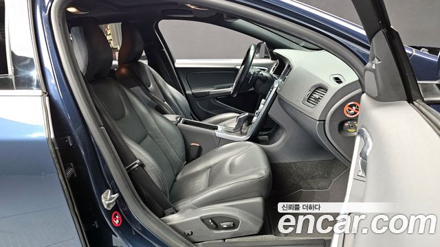Volvo S60 2015 thumb 11