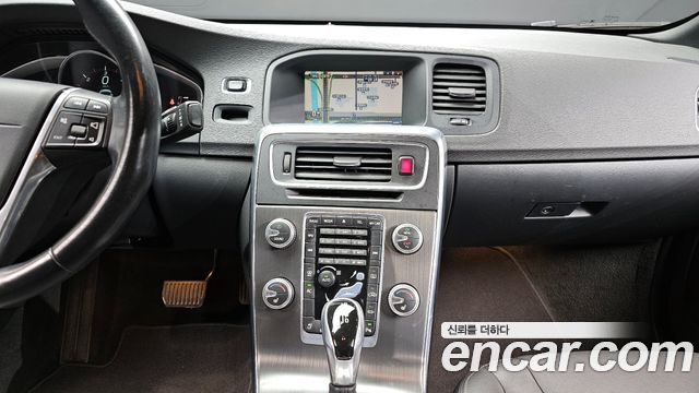 Volvo S60 2015 thumb 12