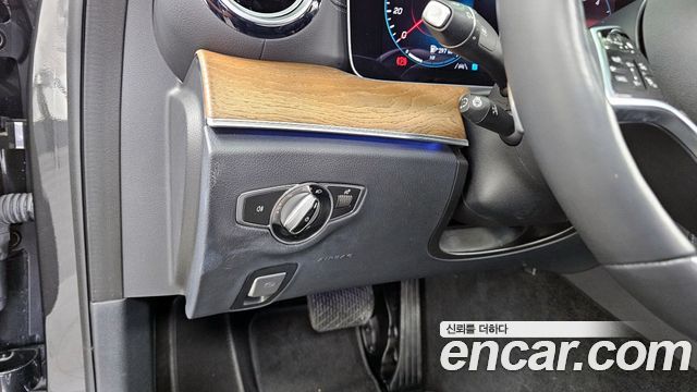 Mercedes-Benz E-Class 2021 thumb 12