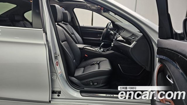BMW 5 серии 2011 thumb 10