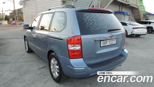 Kia Carnival 2012 thumb 6