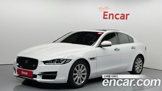 Jaguar XE 2016 thumb 2