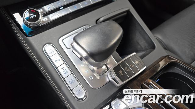 Genesis G90 2019 thumb 10